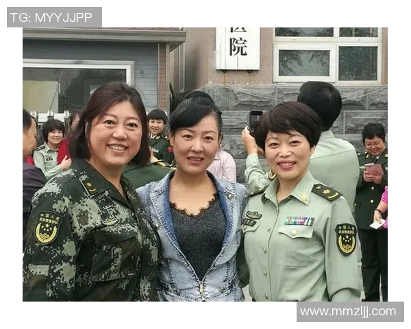 小球迷追星记：亲手索要足球球星卡签名的难忘时刻